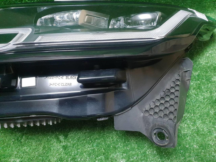 Фара левая Range Rover Velar (2017-2023) LED