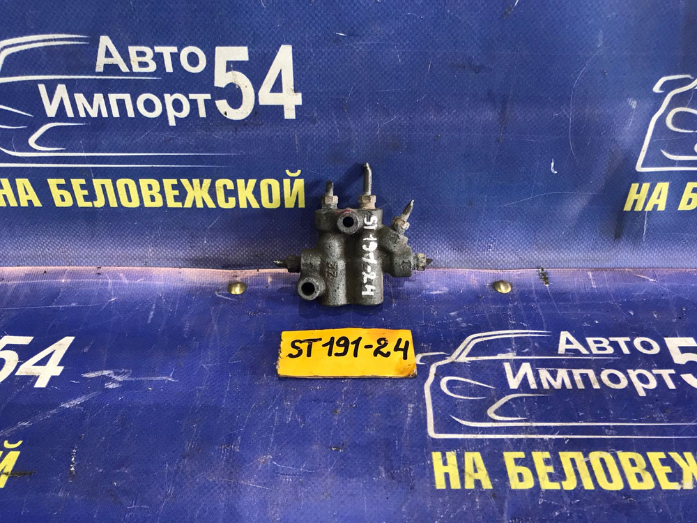 Распределитель тормозной TOYOTA CALDINA 1994