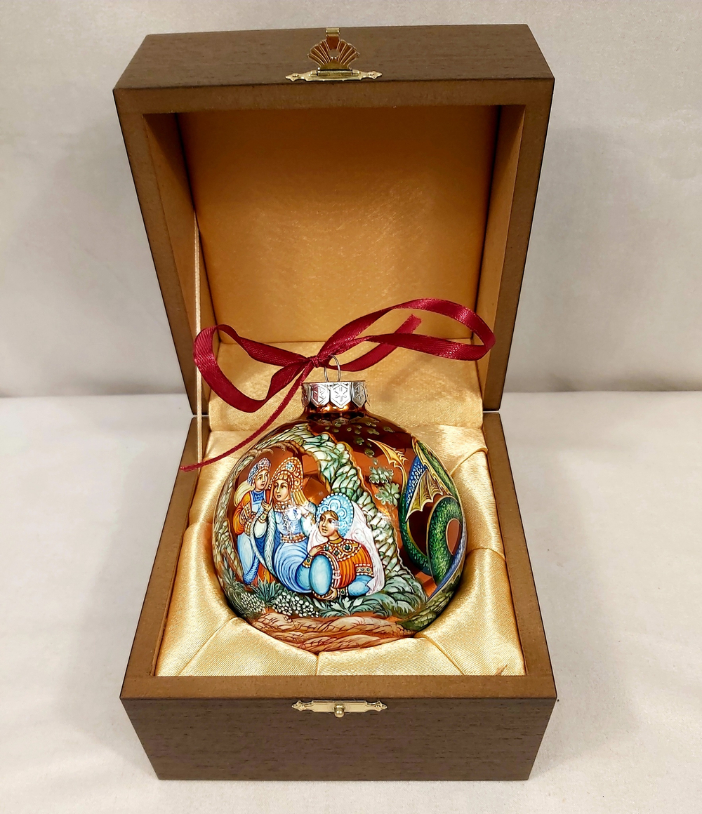 Шар новогодний с ручной росписью Палех "Бой с драконом" в футляре