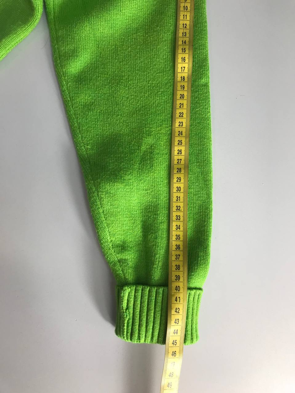 Свитер красивого цвета с воротом, визуально 52/54 размер