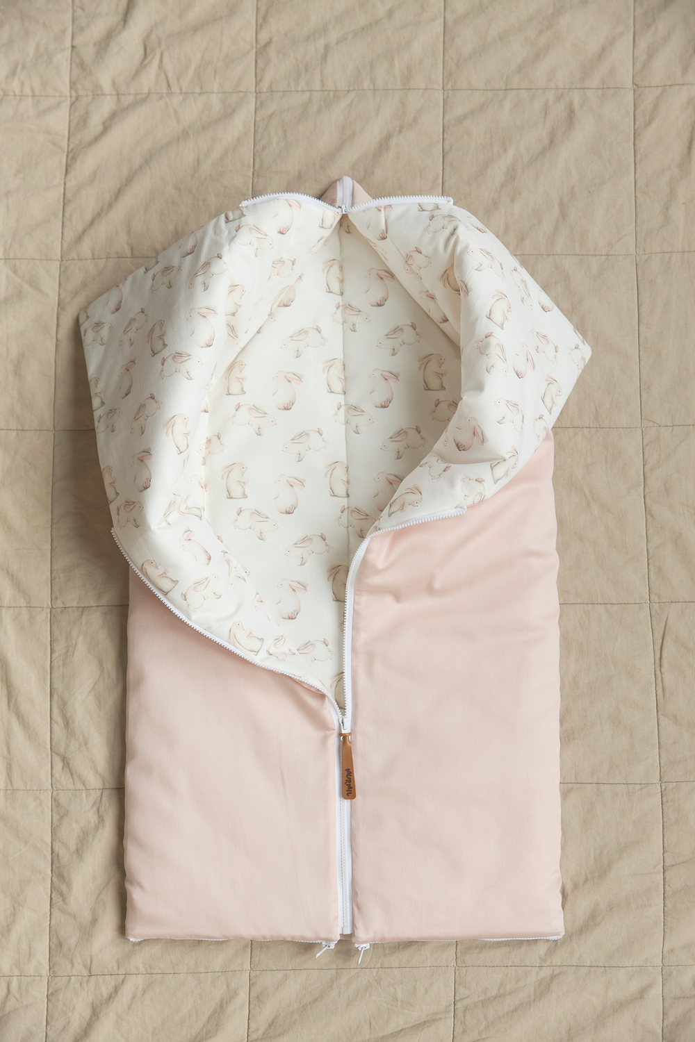 Комплект на выписку Зайки с розовыми ушками (светлая пудра)/(конверт+слип+чепчик)