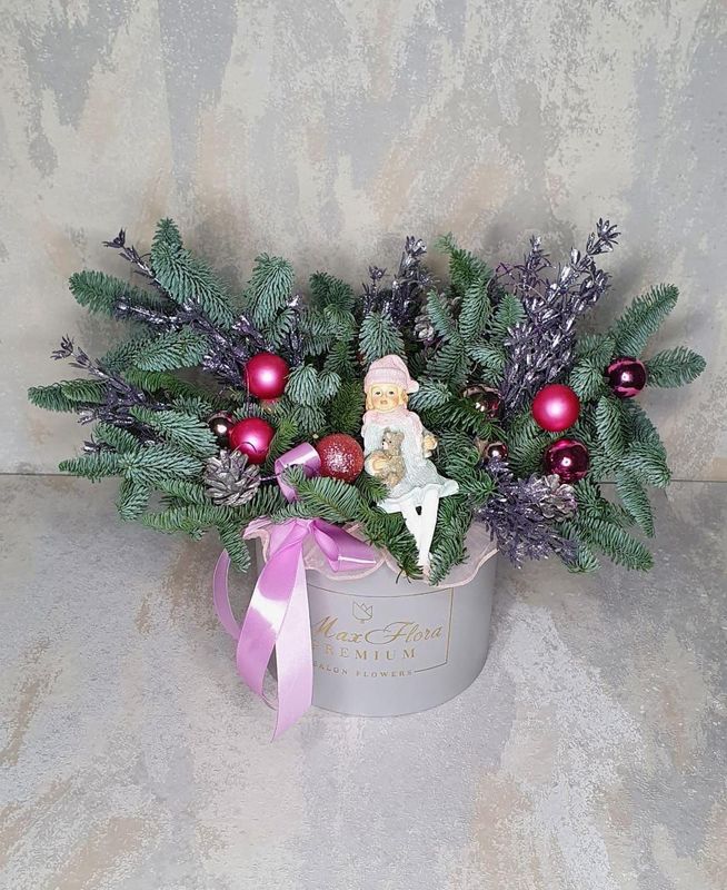 Новогодняя композиция в шляпной коробке (НК-15)