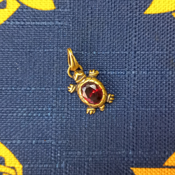 Подвеска. Черепашка (камень)