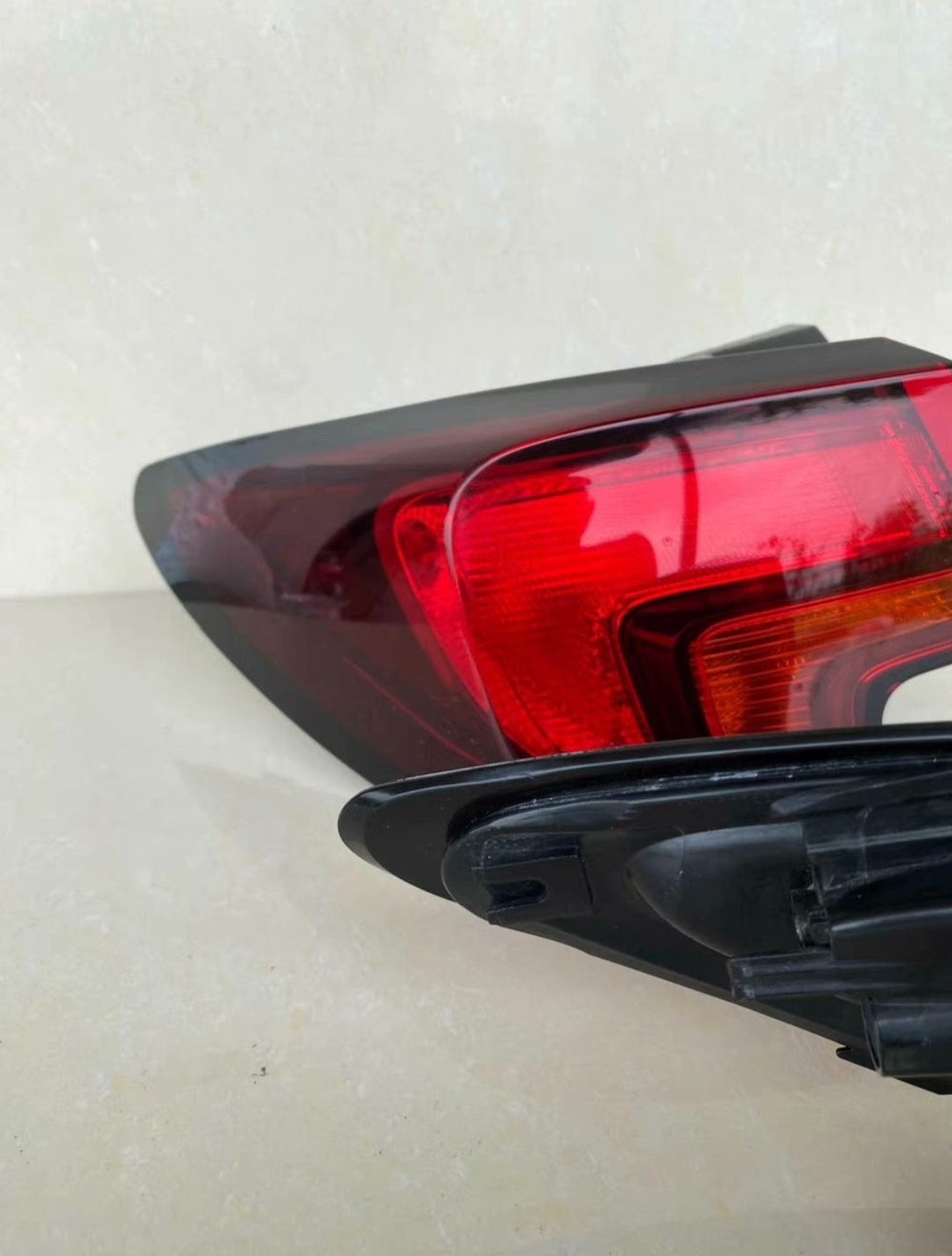 Задний фонарь оригинал Buick Verano GS