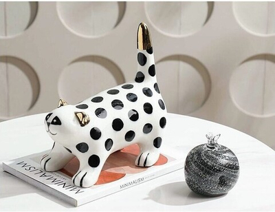 Статуэтка Golden ear polka-dot cat