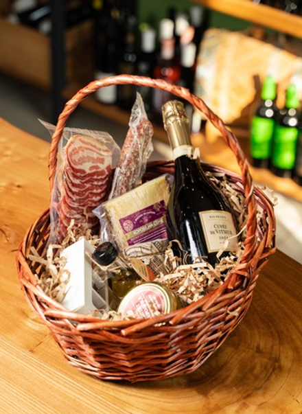 Подарочный набор в плетеной корзине (большой)