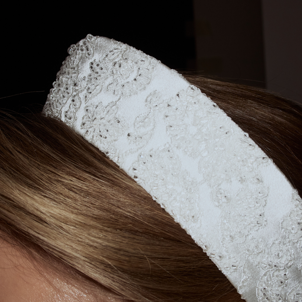 Кокошник S из белого жаккарда с декором