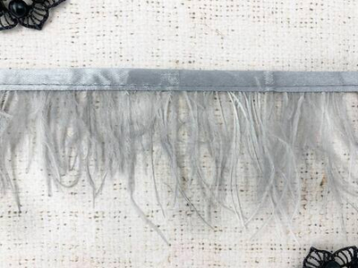 Кант с пером страуса, ш. 9 см, серый