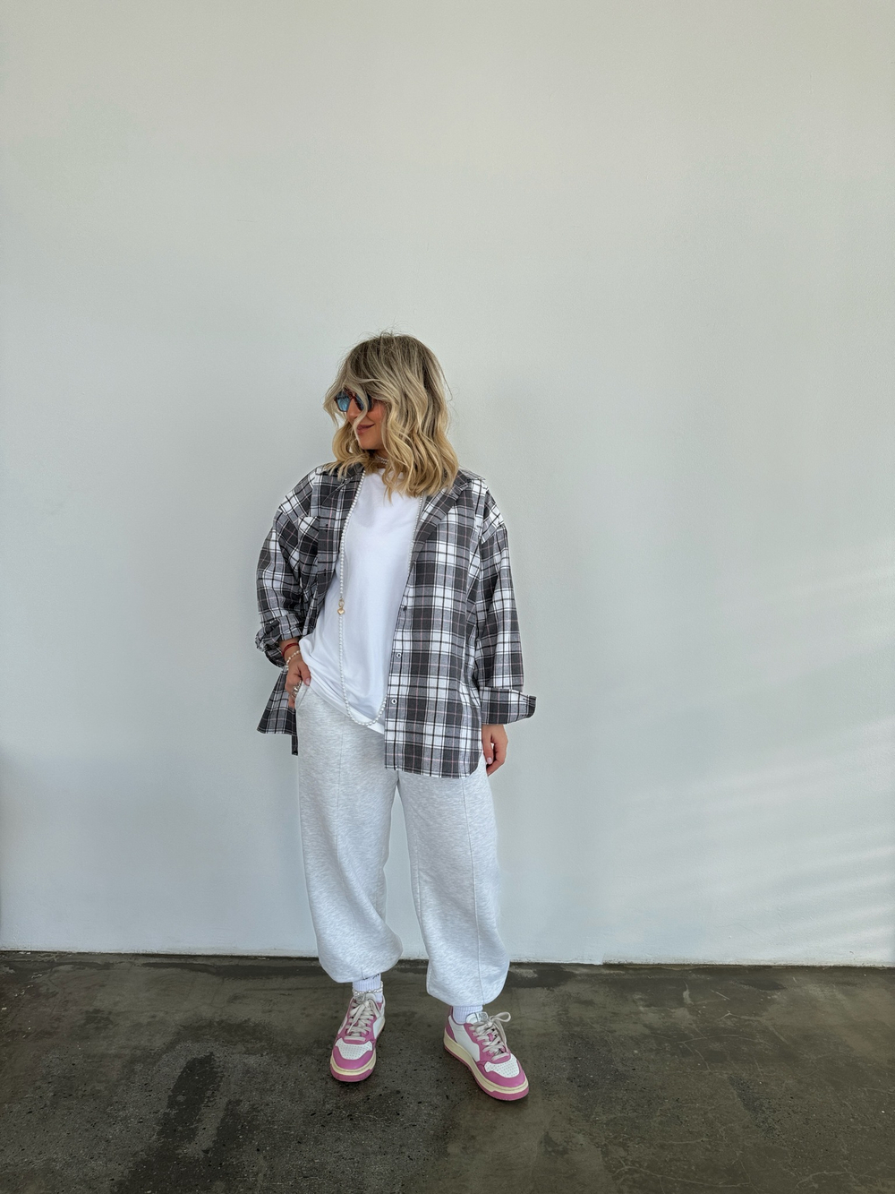 Рубашка в клетку светло-серая