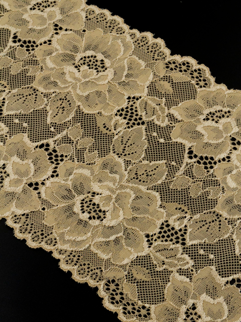 Эластичное кружево бежевое ширина 17 см
