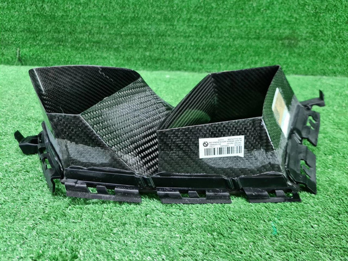 Накладка переднего бампера правая BMW M3 G80 (2020-н.в.)