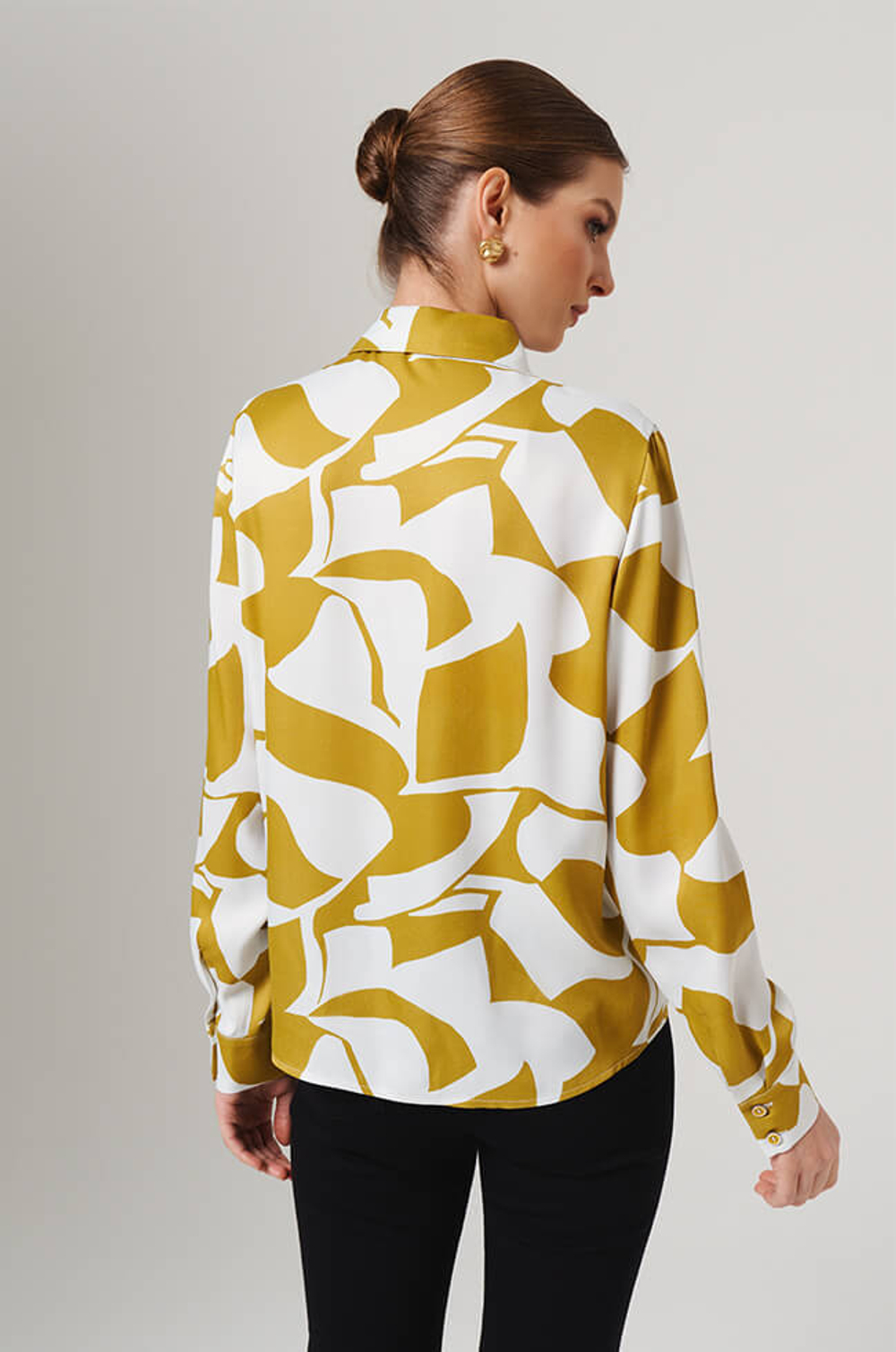 23144 Блузка женская (оливковый принт)