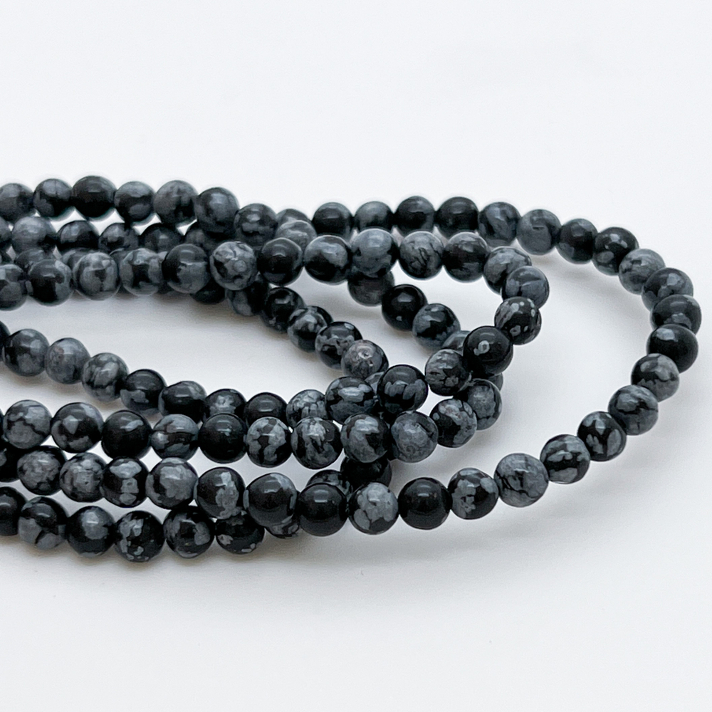 Обсидиан "Снежный" бусины, диаметр около 4,3-4,5 мм, цена за отрезок 19 см (1/2 нити)