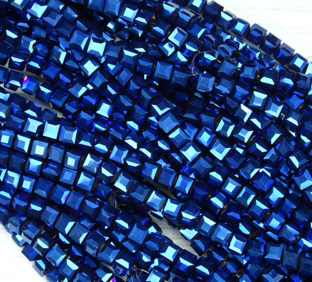 БВЛ006НН4 Хрустальные бусины квадратные, синий металлик, размер 4 мм, кол-во: 44-45 шт.