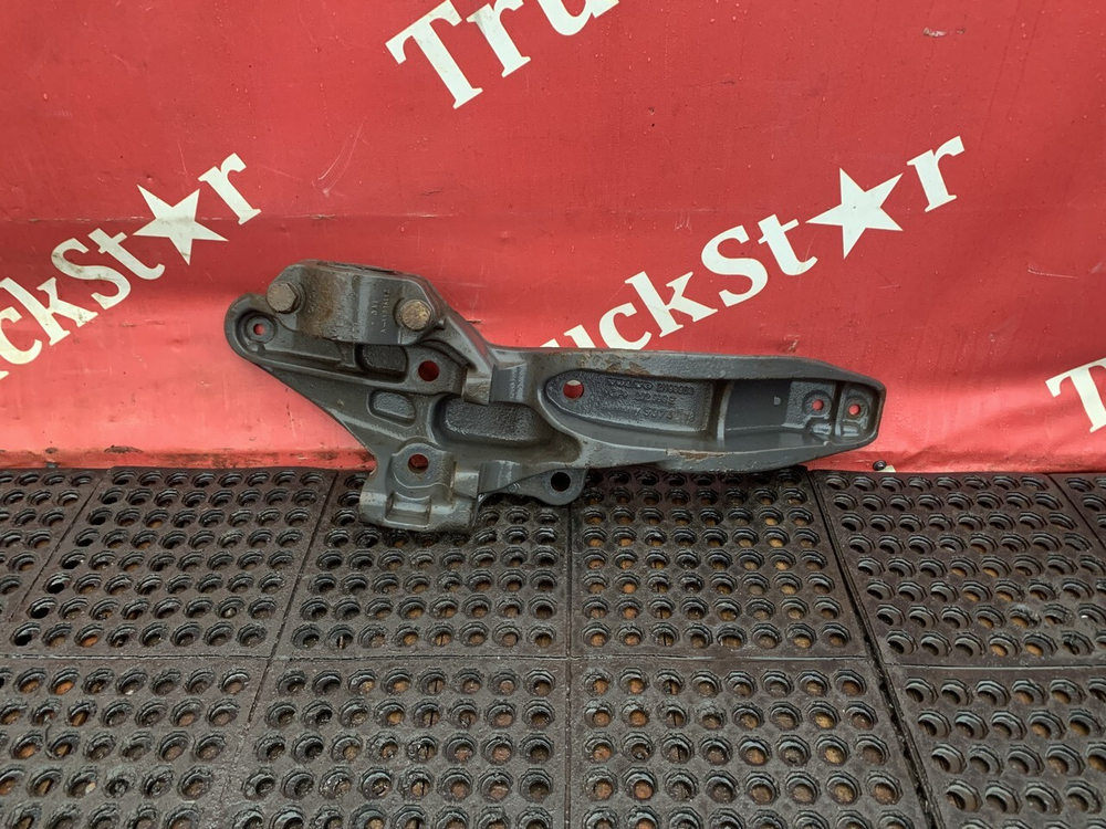 Кронштейн пневморессоры правый 2017г.