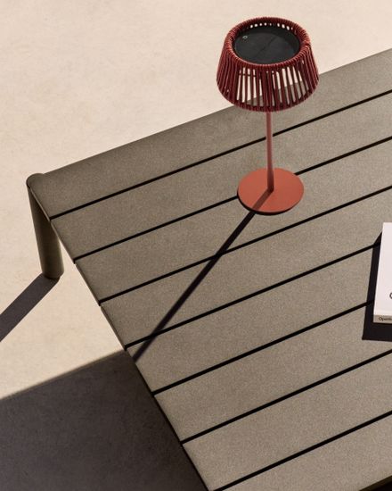 Уличная настольная лампа Aldet на солнечной батарее с терракотовым шнуром