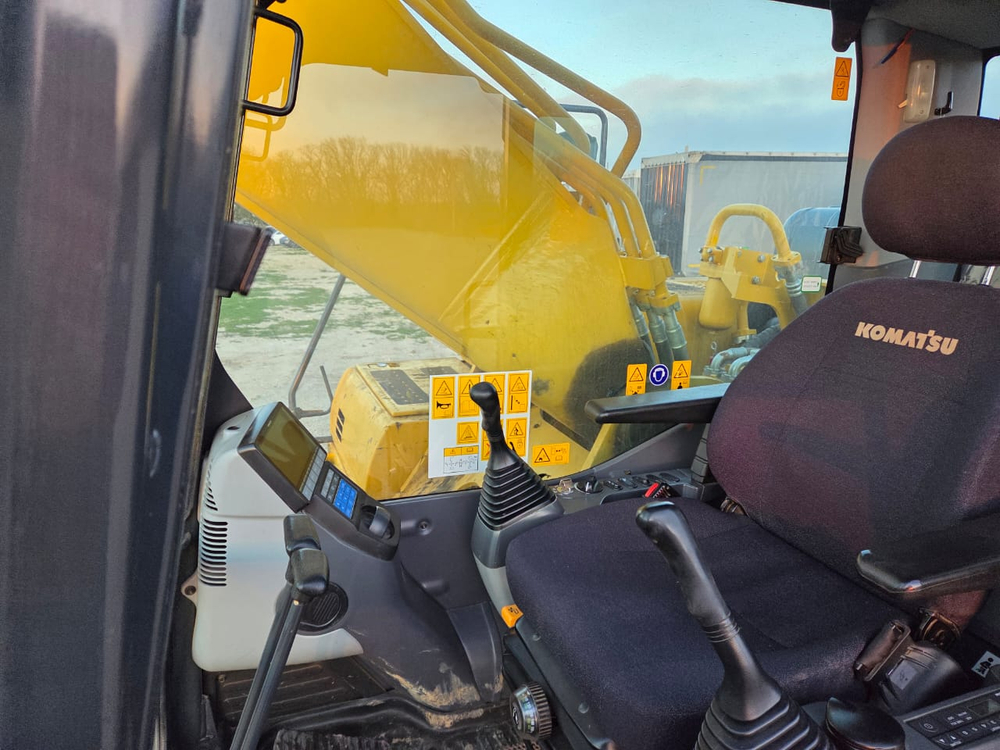 KOMATSU PC 300 Экскаватор PC 300-8M0	(Дизельный, 8,3 л, 255 л.с., АТ)