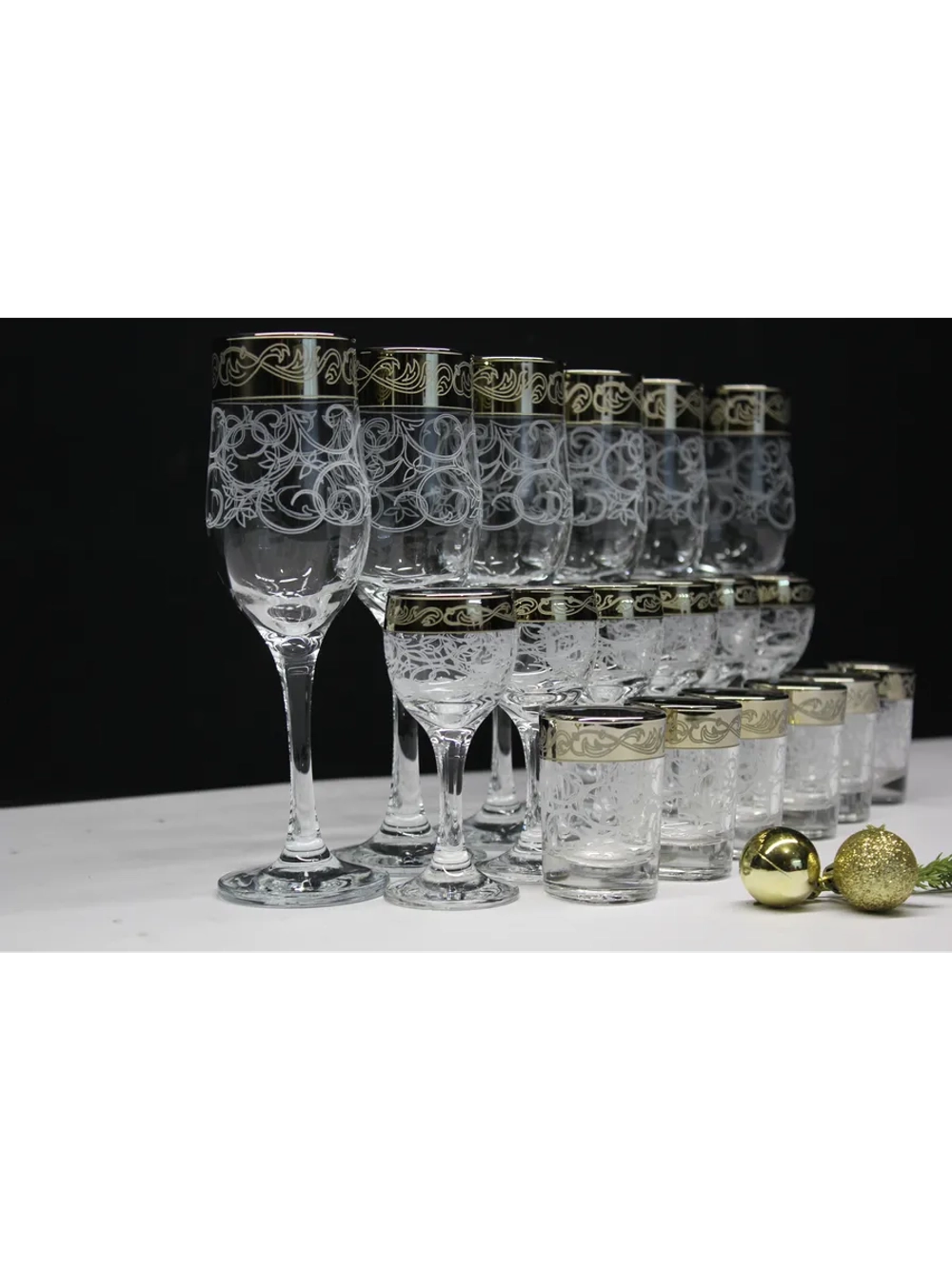 Подарочный набор 18 предметов с бокалом