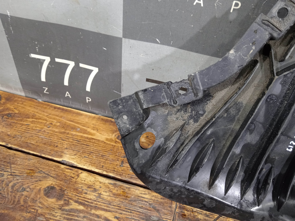 Пыльник переднего бампера правый Mercedes E-Class (W213) 16-нв Б/У Оригинал A2135202700