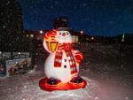 Уличная фигура "Снеговик с переносным фонарем"