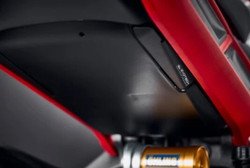 Evotech Performance Заглушка отверстий ножек пассажира Triumph Street Triple RS (2020-2022)