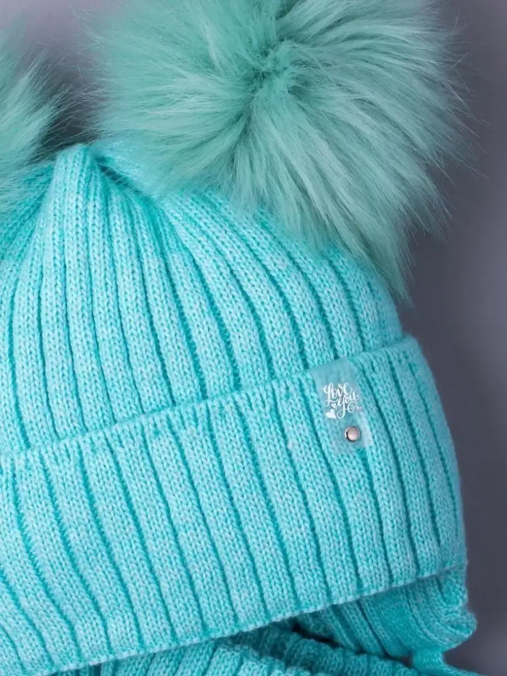 Шапка зимняя детская с помпонами и манишка