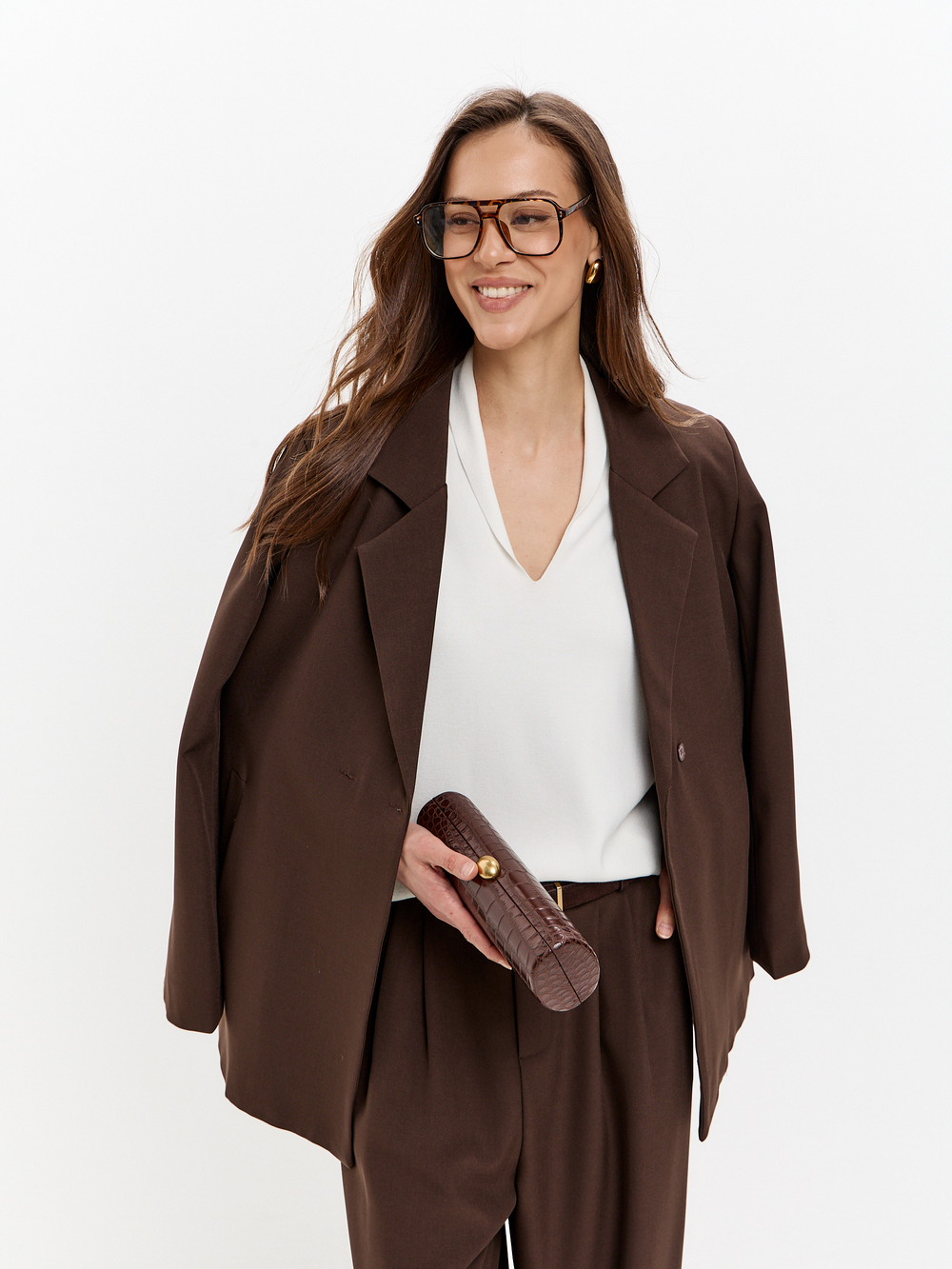 Костюм с прямыми брюками и жакетом