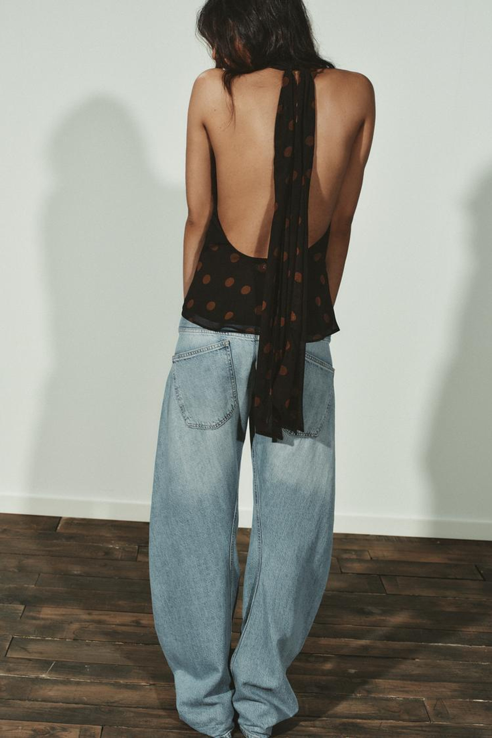 ZARA ТОП ИЗ ЖОРЖЕТА С ГОРЛОВИНОЙ ХАЛТЕР В ГОРОШЕК, ОТТЕНКИ КОРИЧНЕВОГО