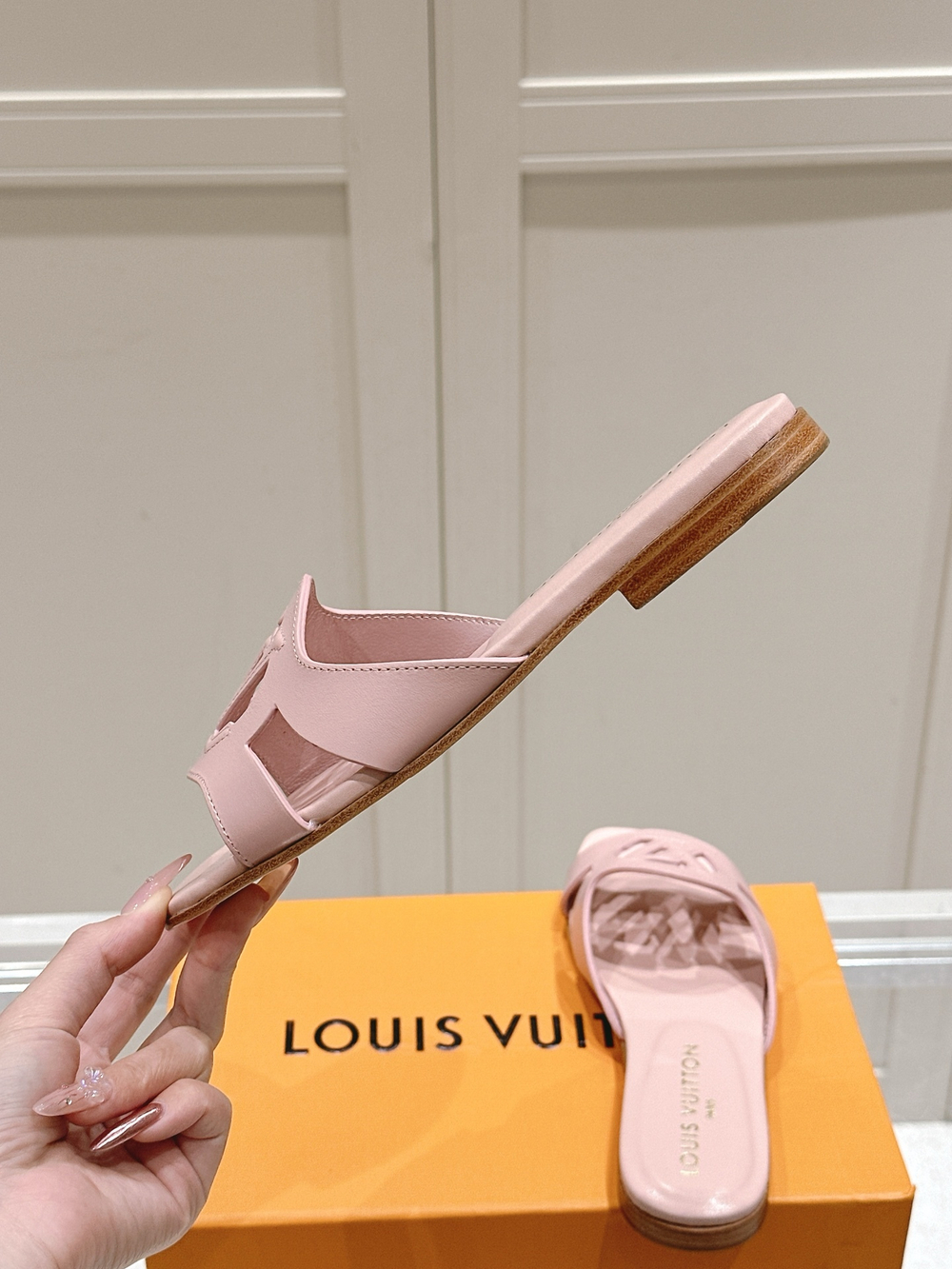 Louis Vuitton Isola Flat Mule