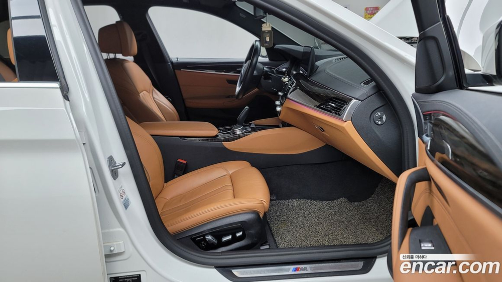 BMW 5 Series (G30) 520i M Sports (01.2021)