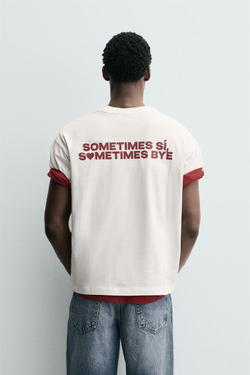 ZARA ФУТБОЛКА С НАГРУДНЫМ КАРМАНОМ И НАДПИСЬЮ, БЕЛЫЙ