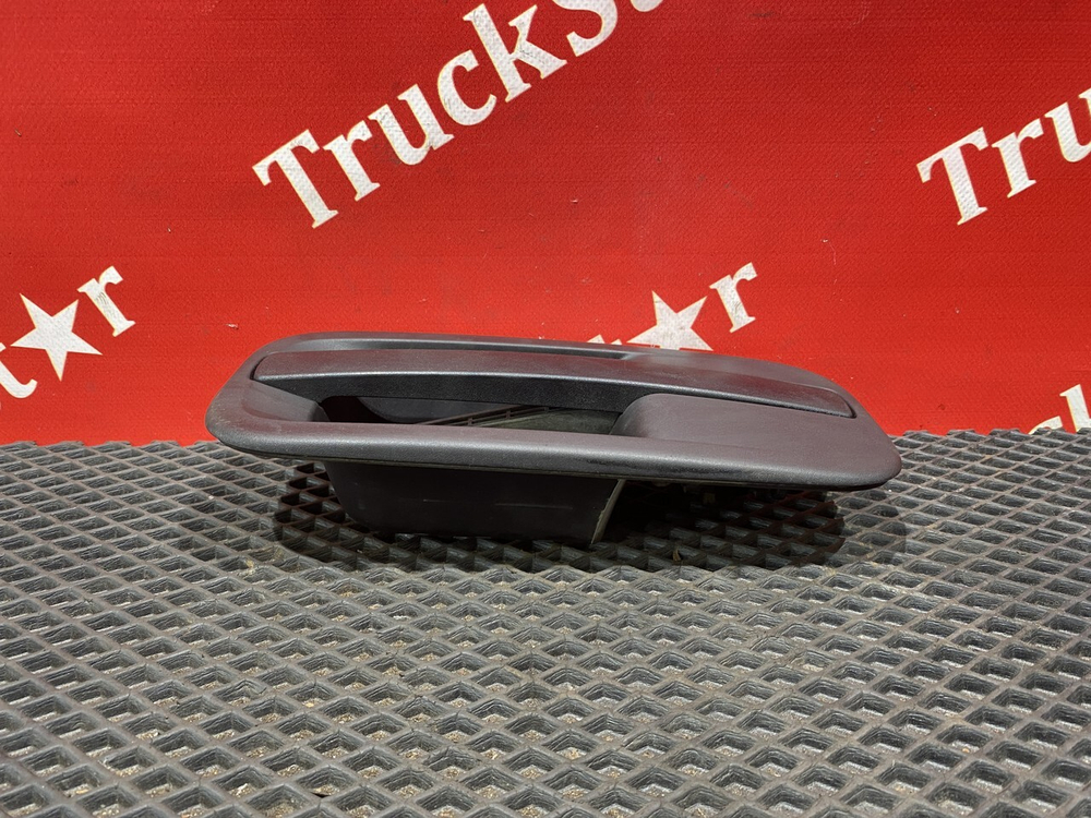 Ручка двери наружная правая 2020г