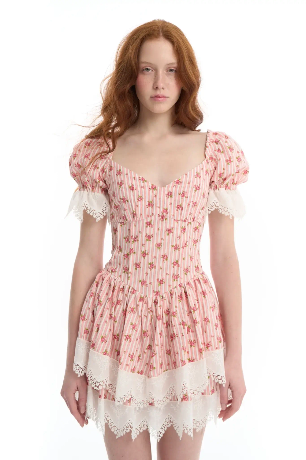 Платье-мини с вырезом сердечком