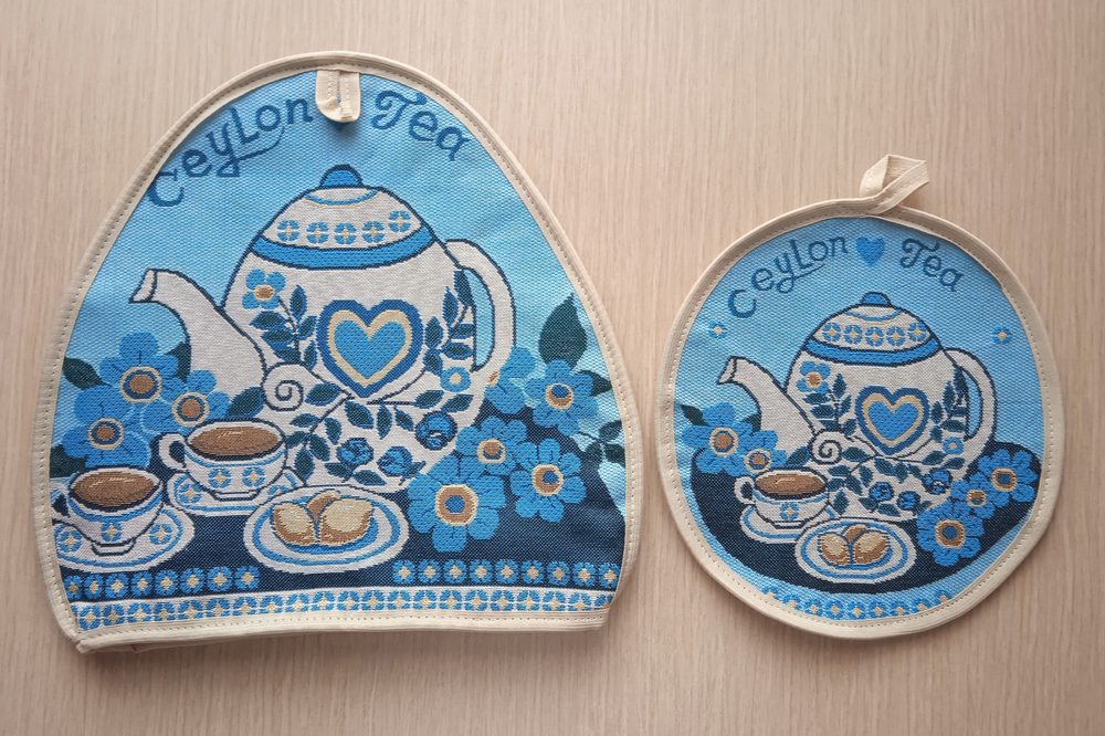 Гобеленовый набор для кухни Чайник (колпак на чайник и прихватка)