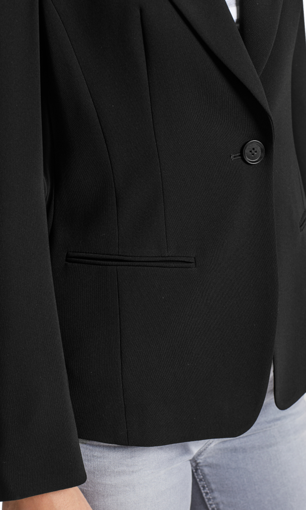 Marc-Cain-Es_No-Season_900_+E 34.01 W36_3