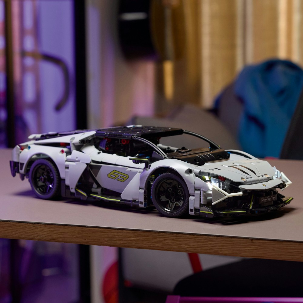 LEGO Technic - Суперкар Lamborghini Revuelto 42214