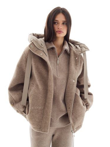 Бежевая куртка с вязаными вставками