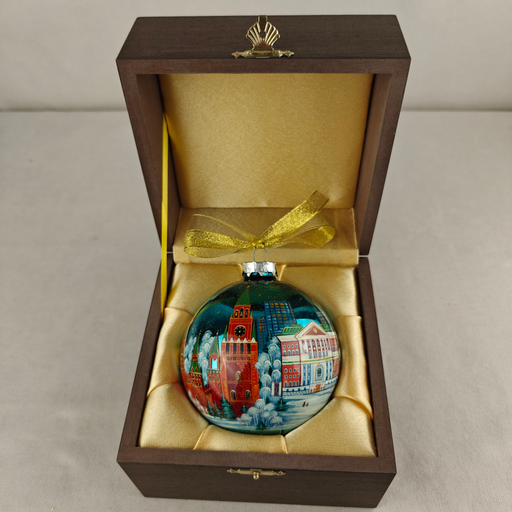 Коллекционный елочный шар с росписью Палех "Москва на зеленом" в футляре