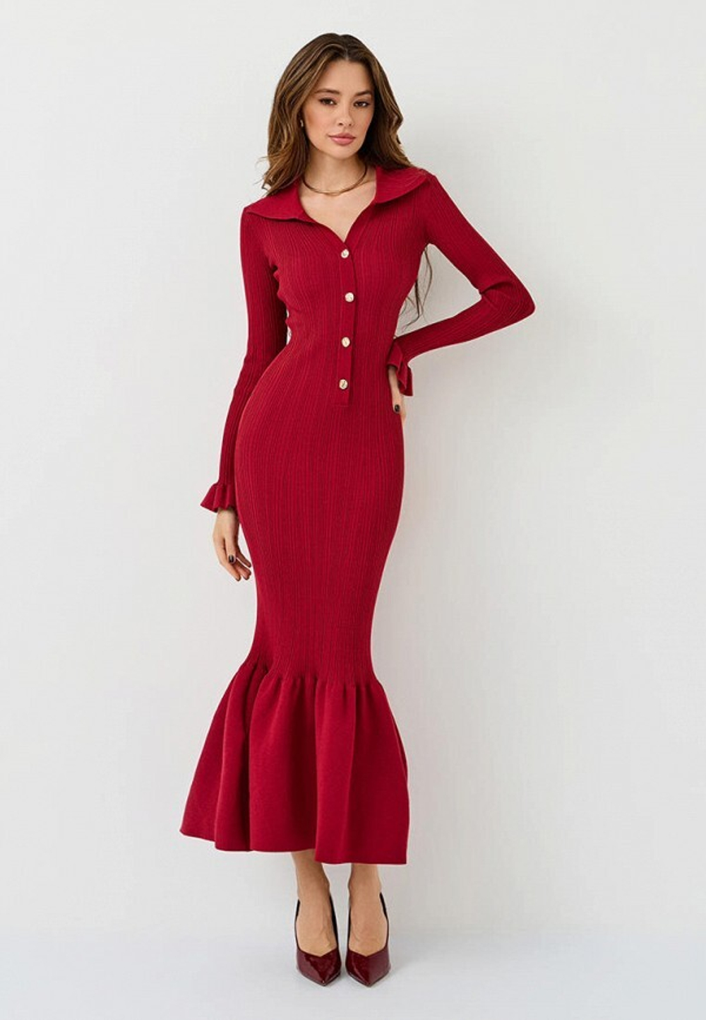 Платье с воланом на пуговицах