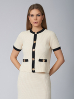 Костюм вязанный белый, юбка трапеция с синим кантом