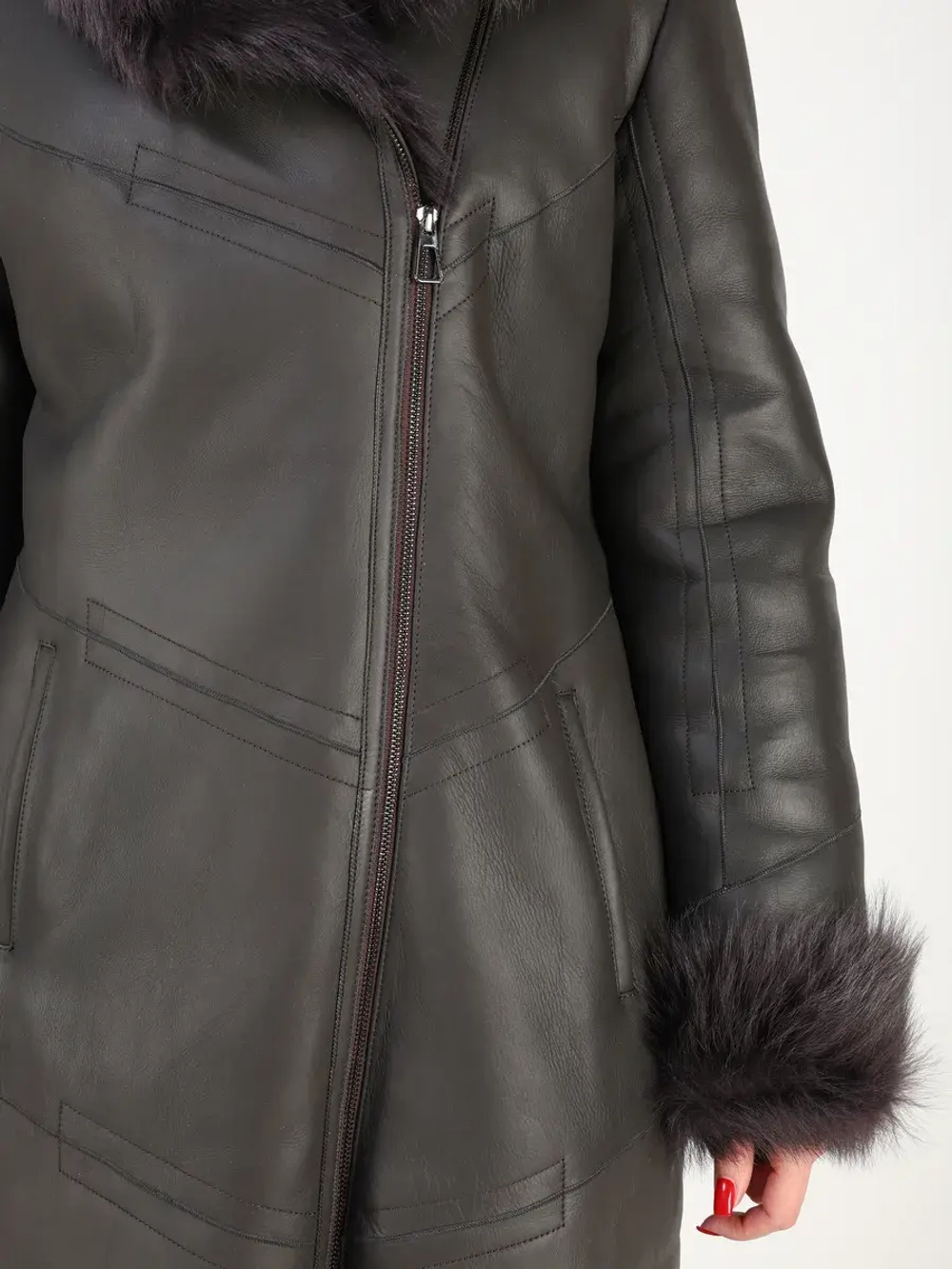 Дубленка зимняя натуральная с капюшоном длинная