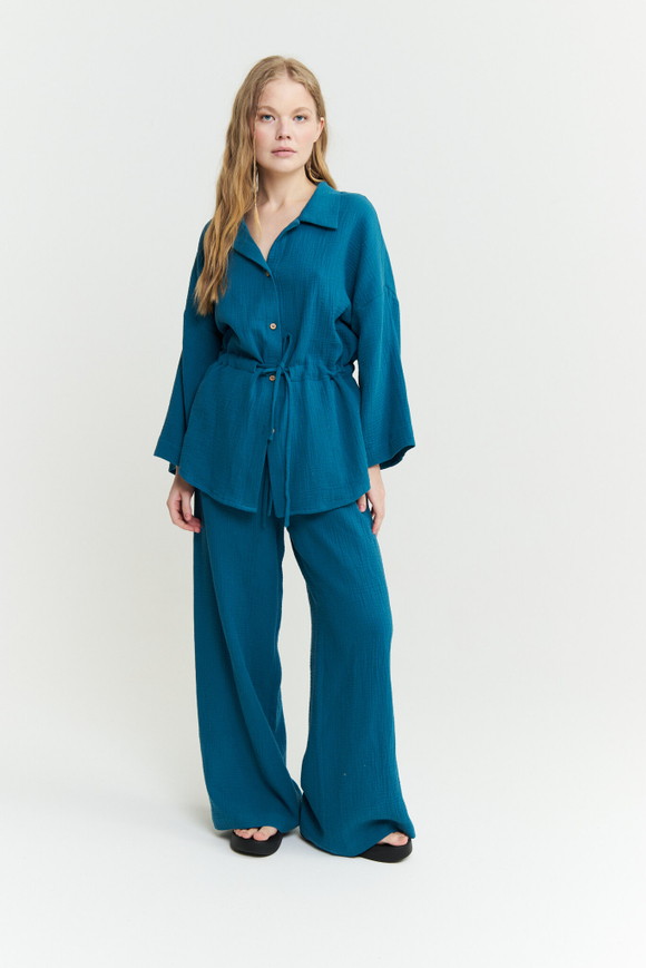 Муслиновая рубашка с кулиской лазурная