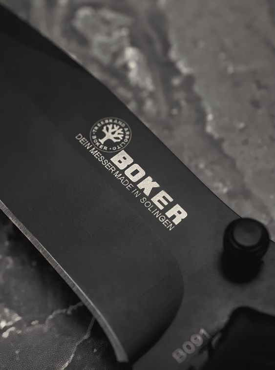 Складной нож тактический BOKER Черный с рельефной рукоятью