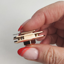 Замок вертушка на винтах Прямоугольник Золото