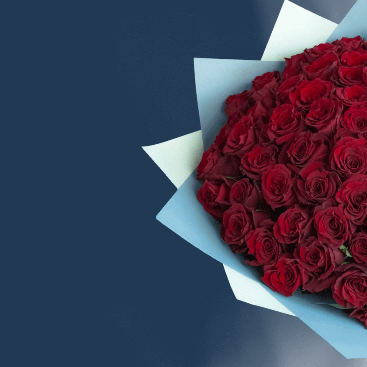 Композиция цветов «Пылкая любовь» из 35 роз и конфет Рафаэлло