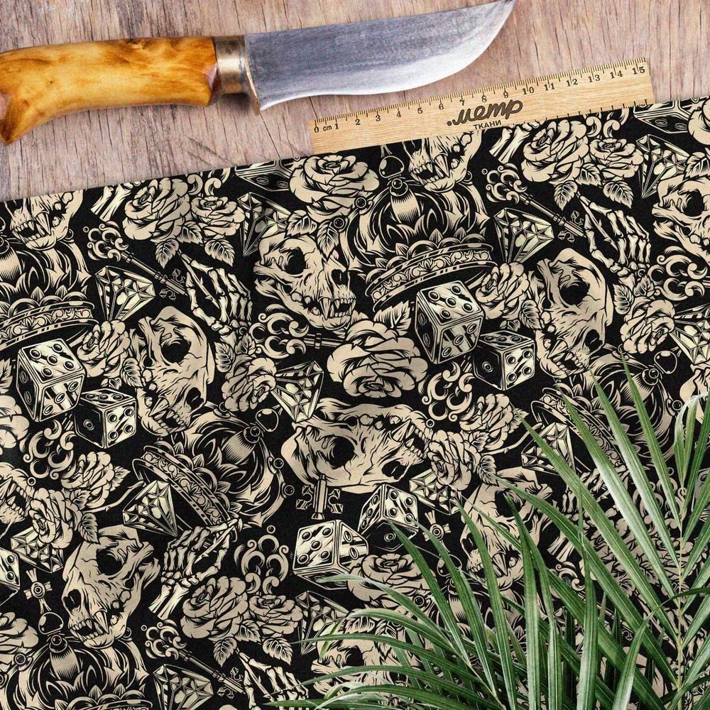 Ткань ниагара чёрно-белые кости, розы, бриллианты и короны