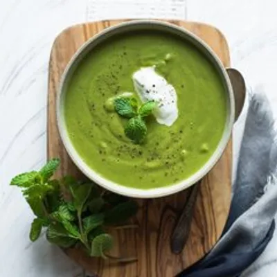 Нежный суп-пюре из зелёного горошка