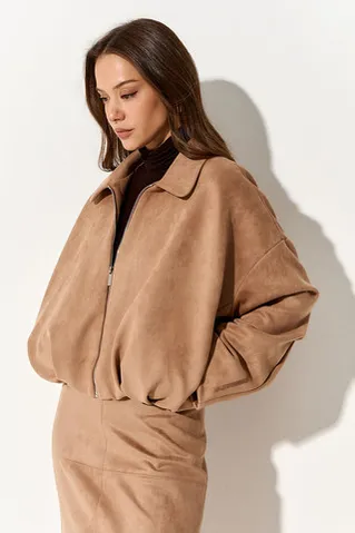 Куртка с защипами из экозамши цвета кэмел