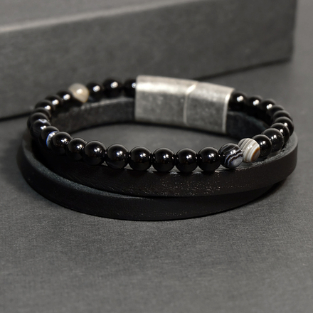Браслет из натуральной кожи и бусин оникса