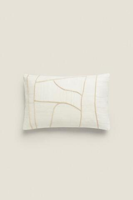 ZARA HOME ЧЕХОЛ ДЛЯ ДЕКОРАТИВНОЙ ПОДУШКИ С ВЫШИВКОЙ, СВЕТЛО-БЕЖЕВЫЙ